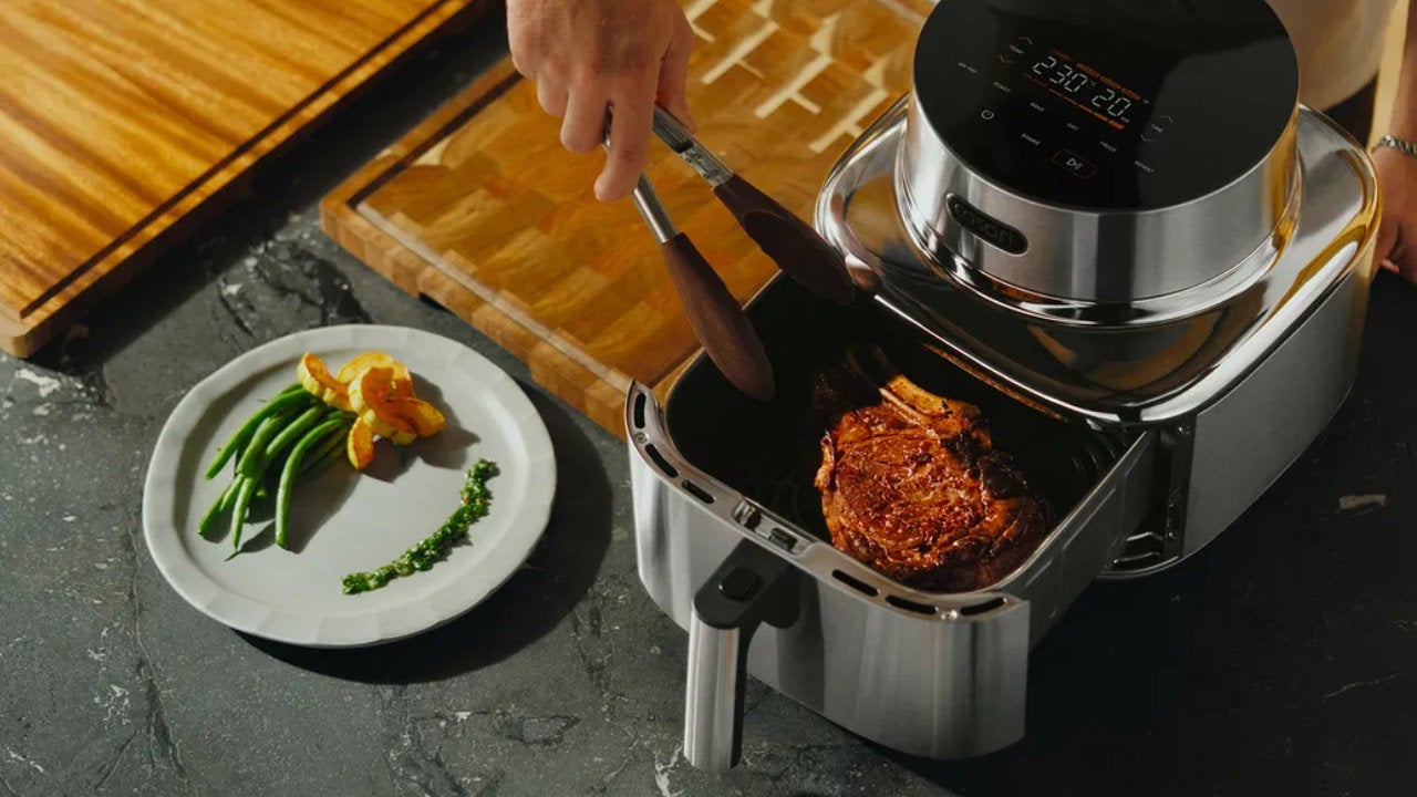 La Cosori ICONIC Single cuenta con un panel táctil de vidrio en su parte superior y tiene uan capacidad de 6,2 litros