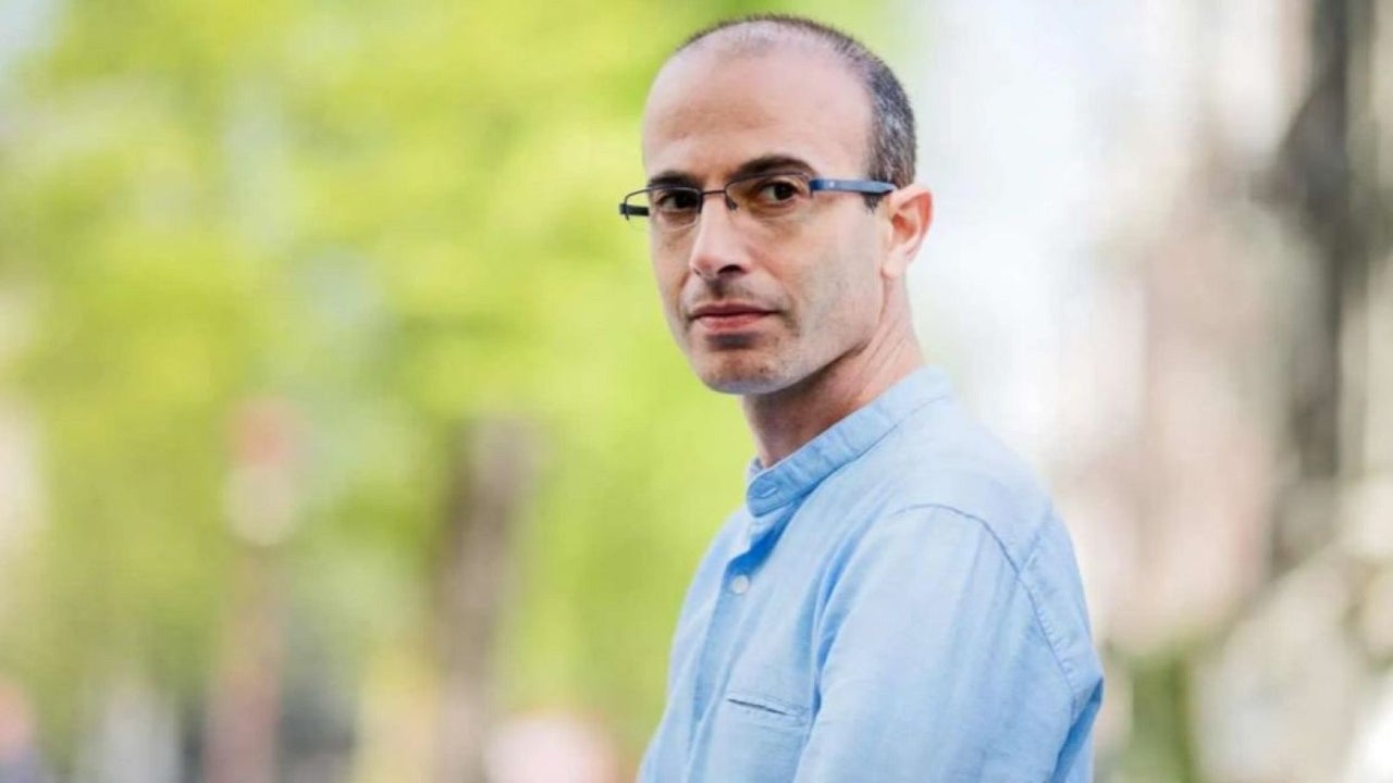 Yuval Noah Harari, historiador, sobre los menores y la IA: «Es el mayor experimento psicológico-social de la historia. Y nadie sabe qué consecuencias acarreará»
