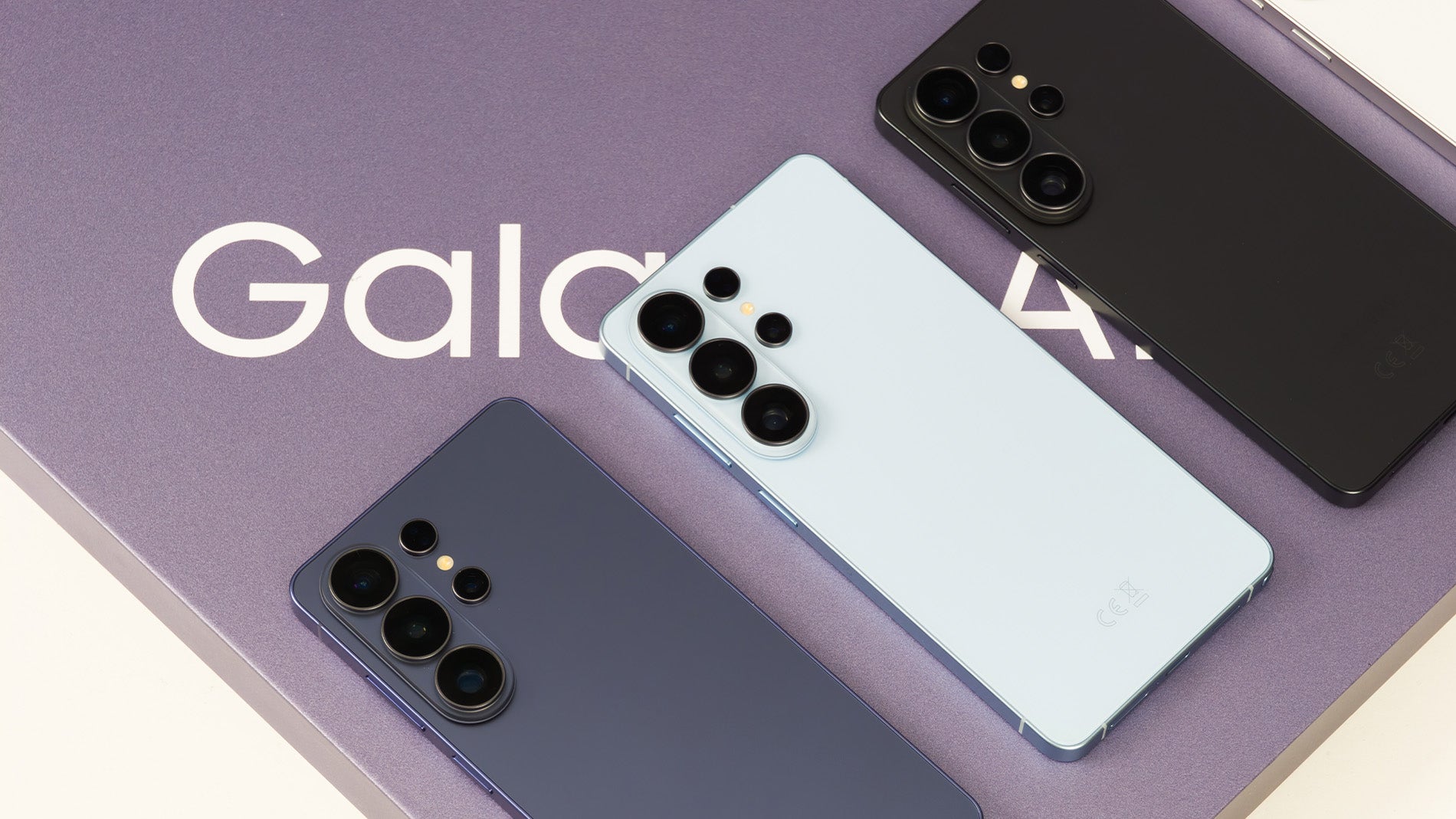 El Samsung Galaxy S26 Ultra adopta un formato más redondeado, similar al del resto de modelos de la familia / Fotografía de Christian Collado