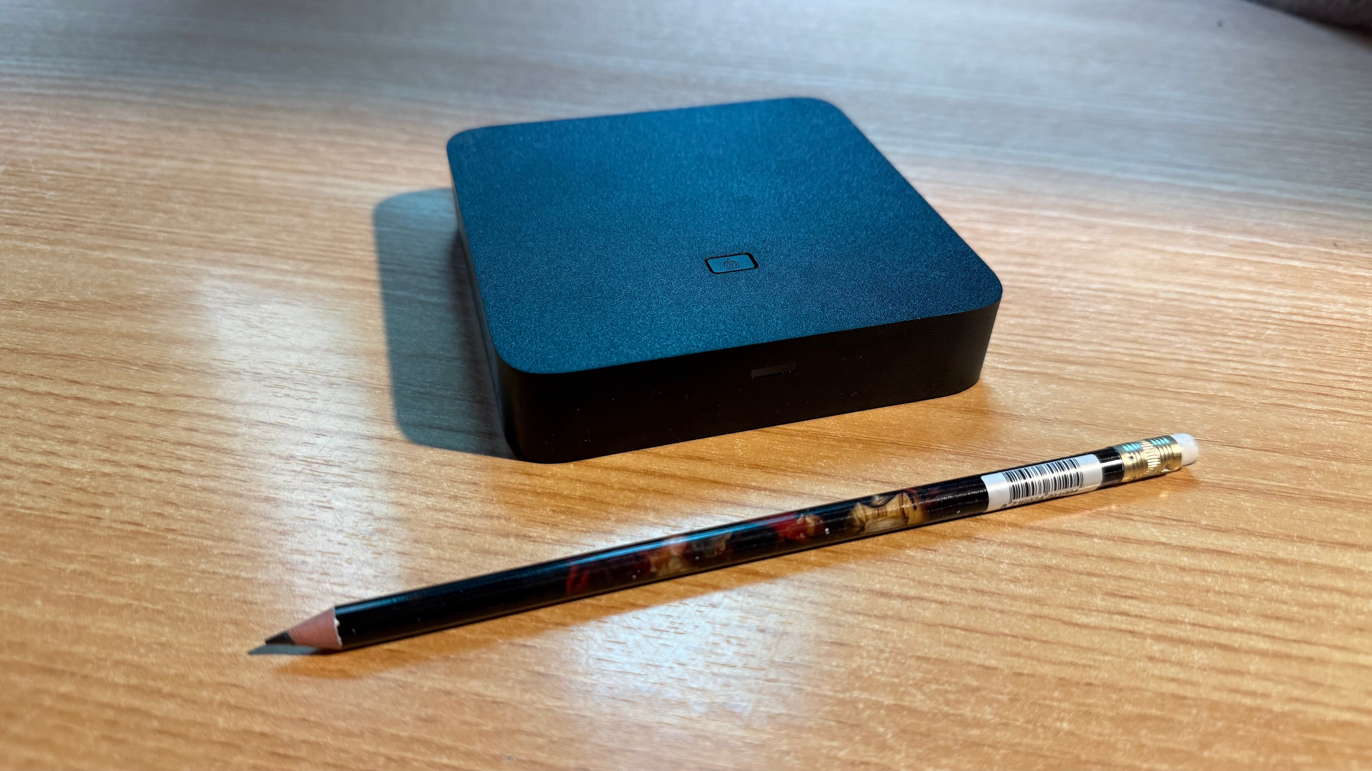 El decodificador apenas ocupa espacio. Un lápiz es más largo