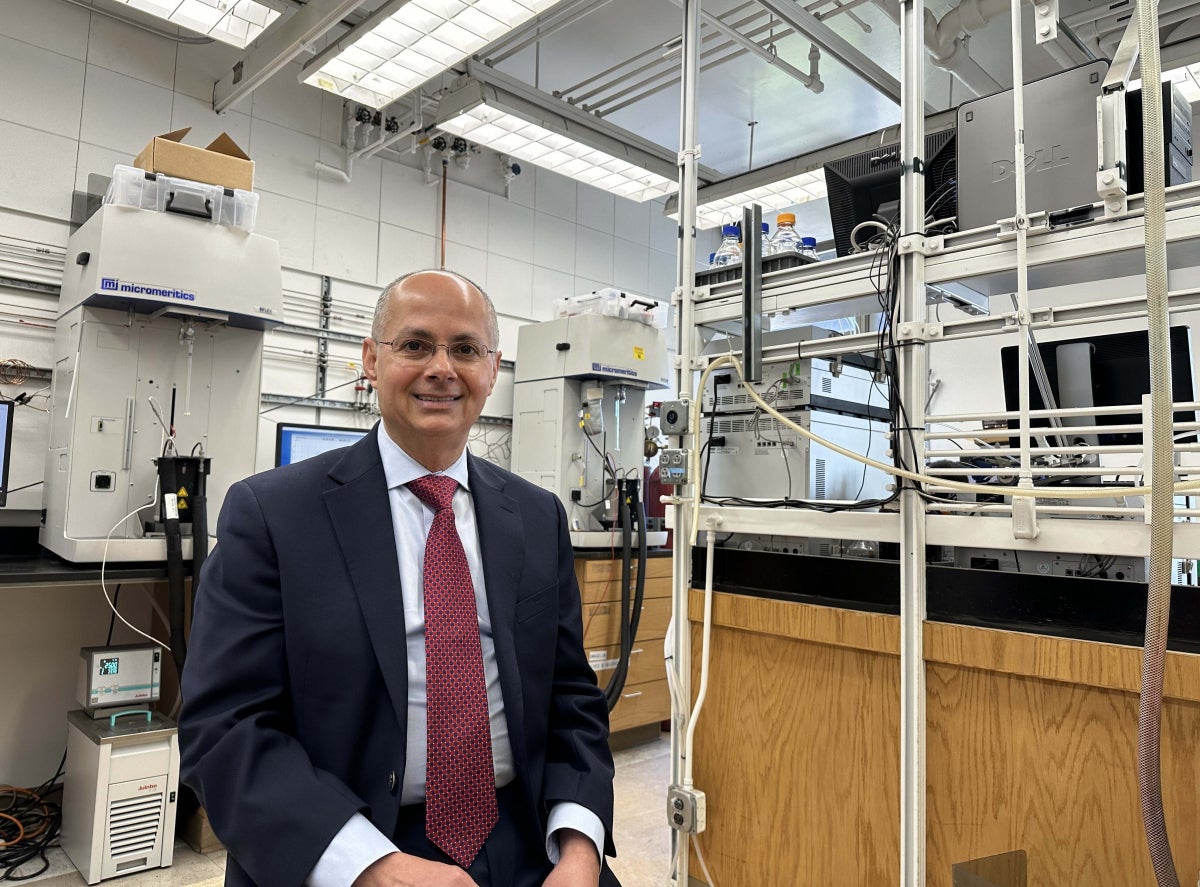 El químico Omar Yaghi ganó el Premio Nobel de Química en 2025