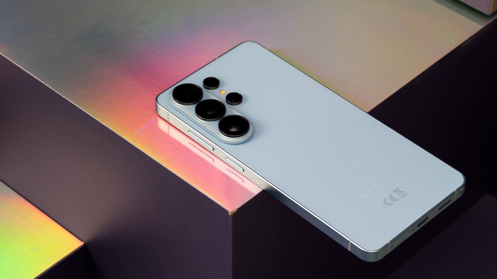 Parte trasera del Samsung Galaxy S26 Ultra, en color azul / Fotografía de Christian Collado