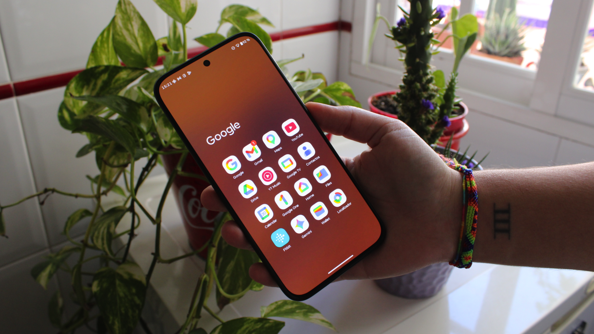 El motorola moto g77 llega con todo el ecosistema Google | Fotografía de Lucía Alcántara Gil