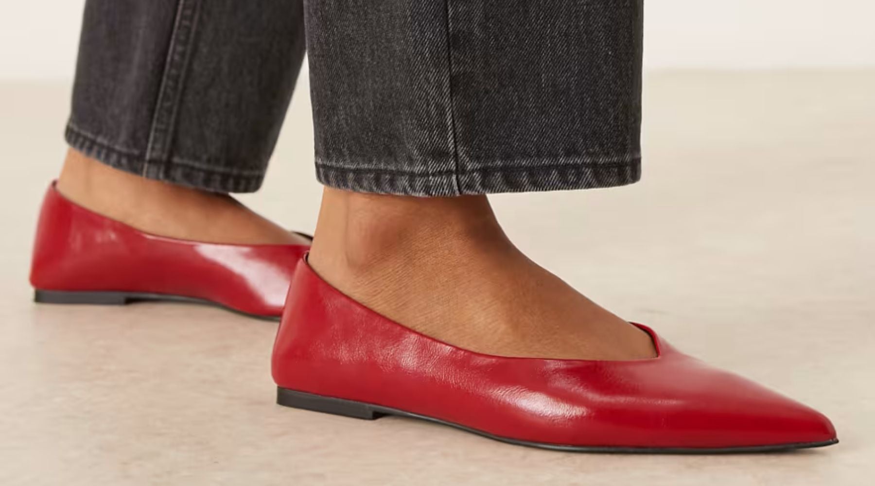 Bailarinas rojas con puntera fina Lari (32,99 €) | ASOS DESIGN