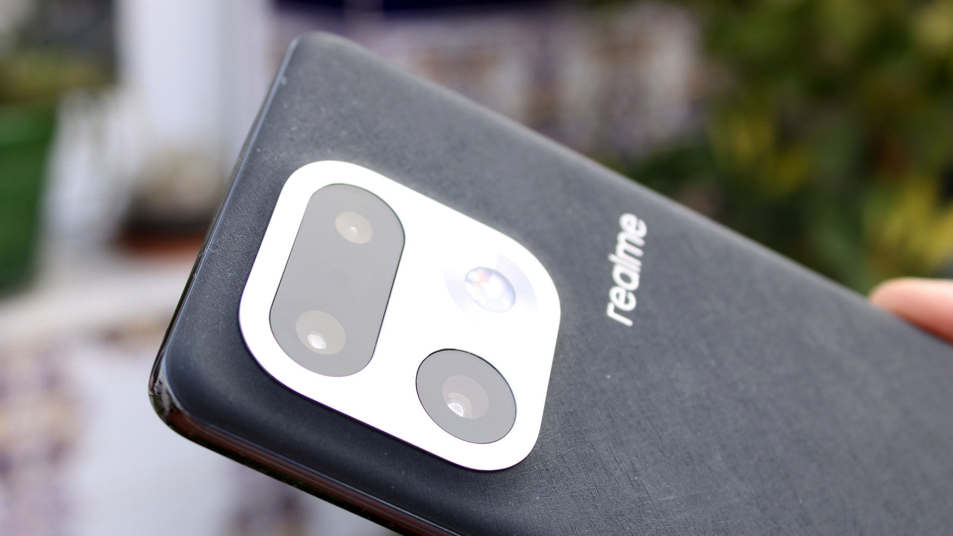 El módulo de cámaras del realme 16 Pro+ es llamativo | Fotografía de Lucía Alcántara Gil