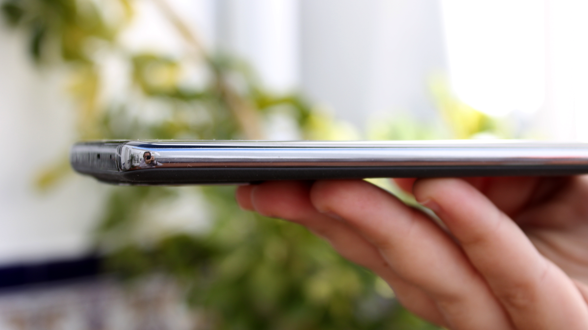 Pese a montar una gran batería, es un smartphone delgado | Fotografía de Lucía Alcántara Gil