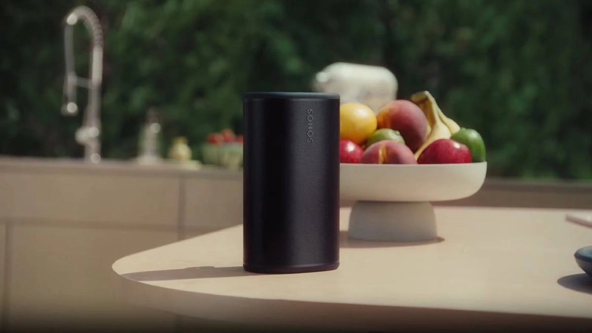 Sonos presenta dos nuevos altavoces y uno de ellos puede cargar tu móvil en cualquier lugar