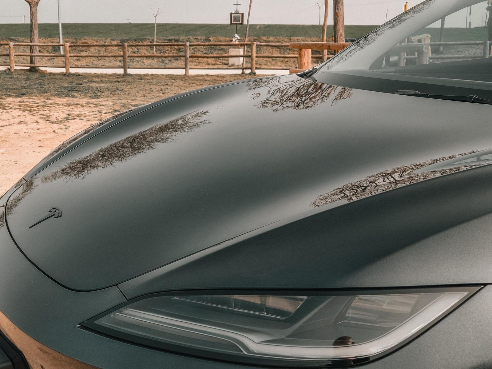 Eso sí, no notarás la diferencia física con el Model 3 convencional