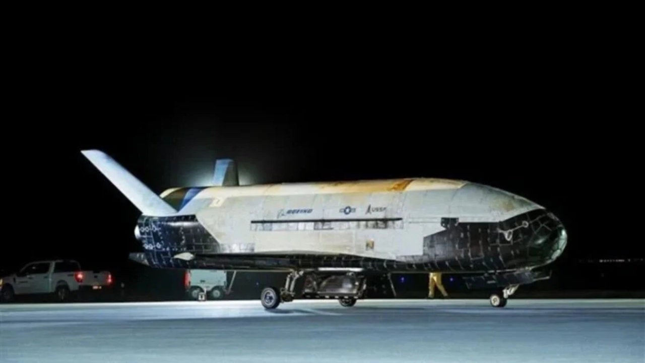 El X-37B es un avión espacial autónomo de la Fuerza Espacial de Estados Unidos