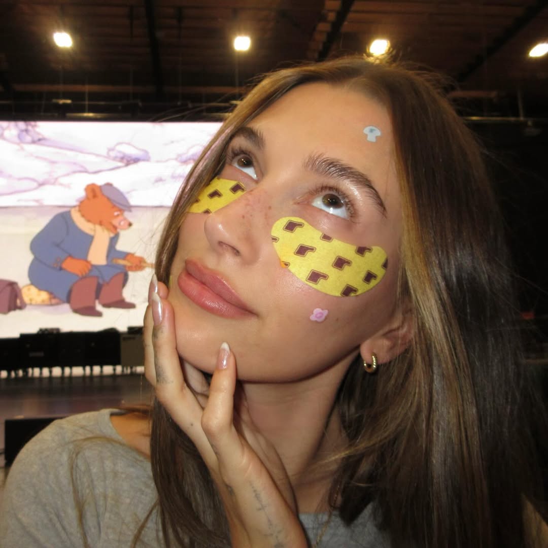 hailey bieber parche de estrella Hailey y Justin Bieber lanzan su primera colección conjunta en Rhode con  tres productos que ya están dando que hablar