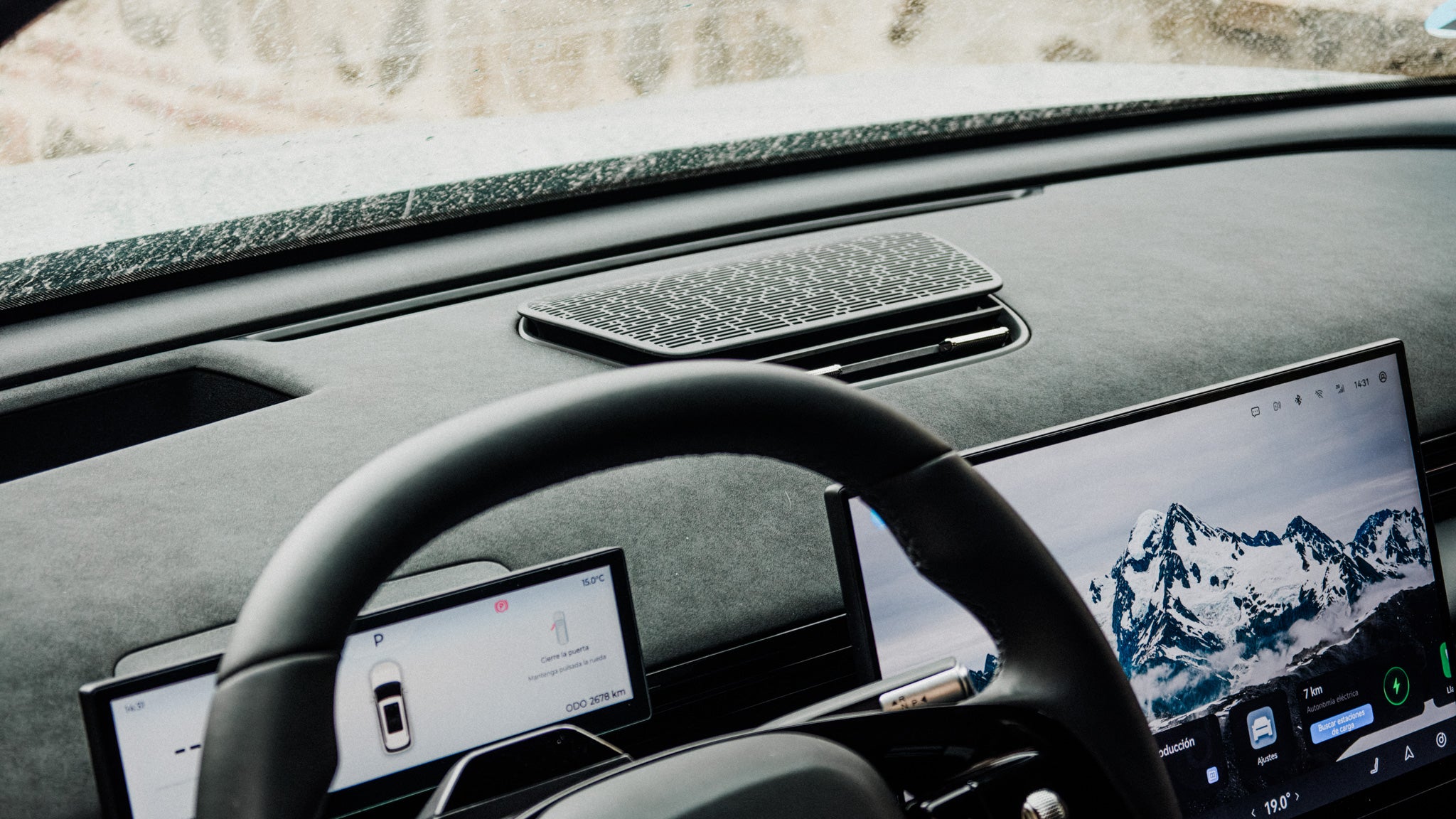 Detalle del material del salpicadero en el OMODA 7 SHS / Fotografía de Christian Collado