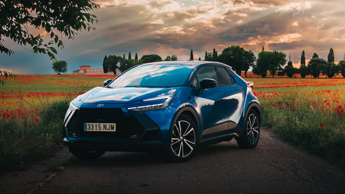 Una semana con el Toyota C-HR PHEV: el superventas híbrido se enchufa para destrozar a sus rivales