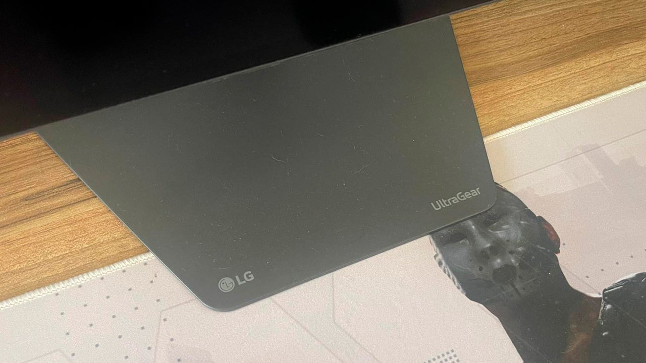En un escritorio pequeño esta base puede ocupar más de lo que a uno le gustaría