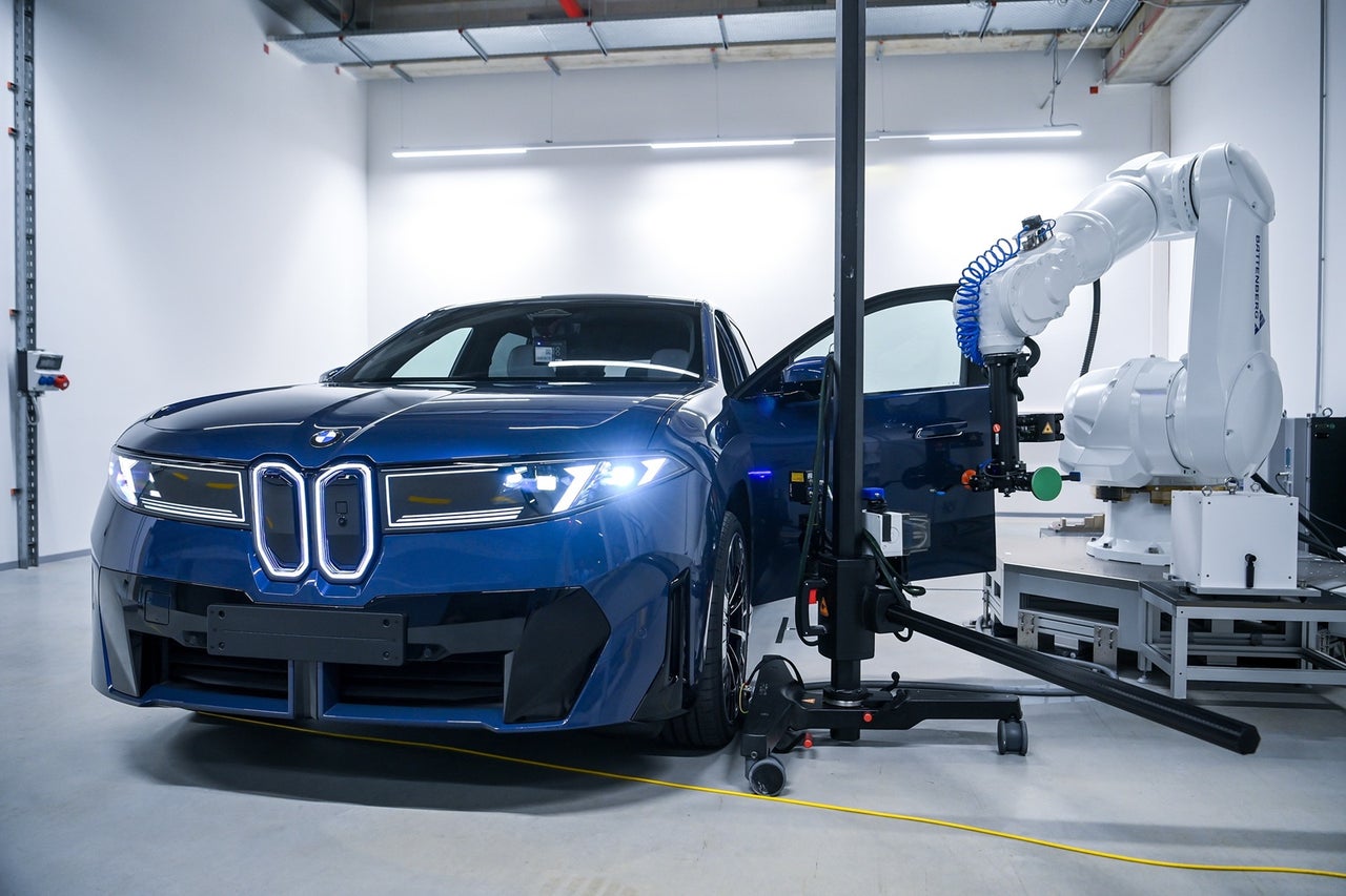 Ya no tendrás que pelearte con tu cuñado: CATL se une a Google, Xiaomi y BMW para poner orden en el reciclaje de las baterías de los coches eléctricos