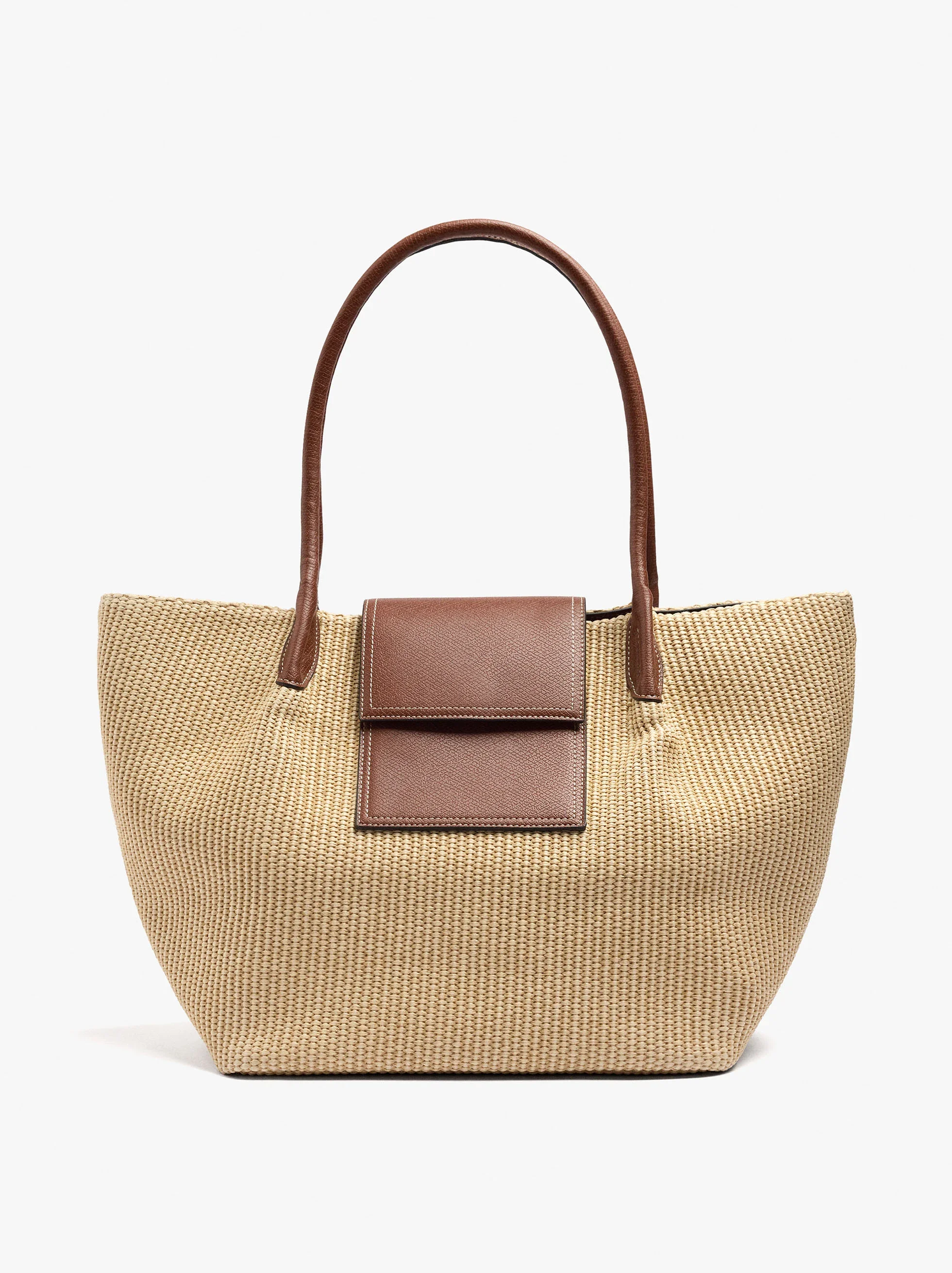 Bolso shopper efecto rafia con solapa (35,99 €) | Parfois
