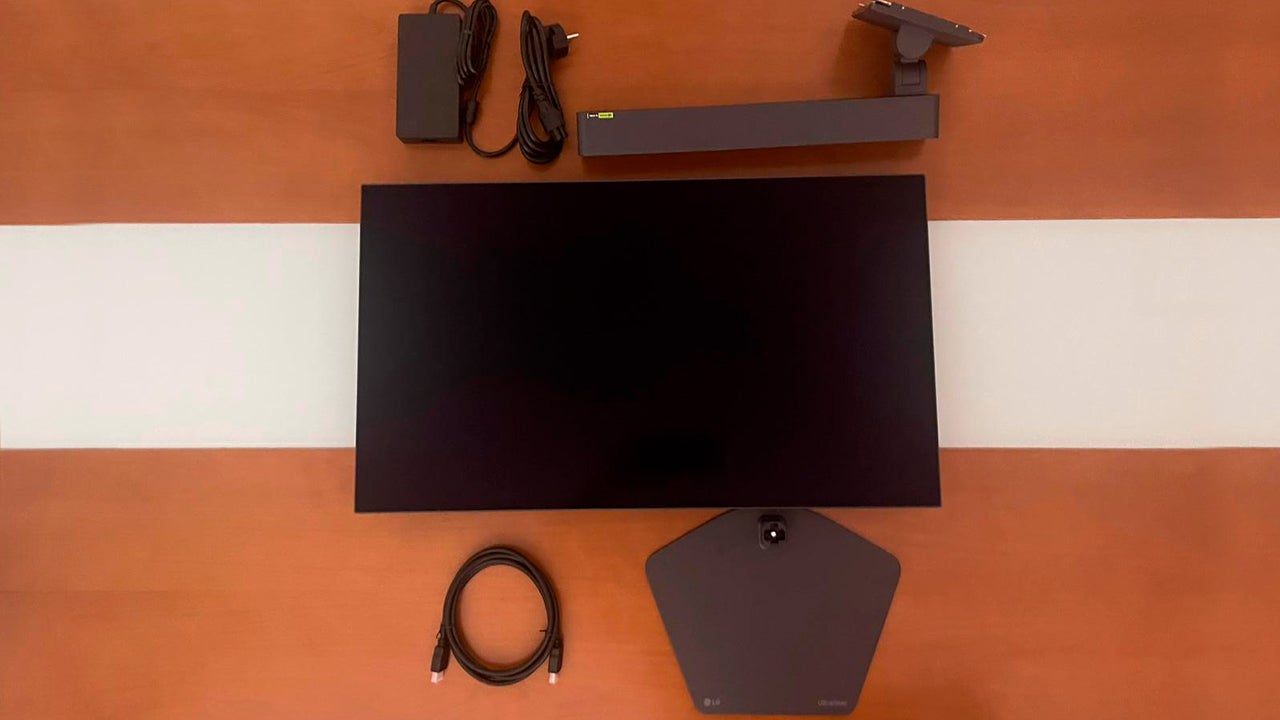El montado del monitor es extremadamente sencillo, aunque algunas piezas sean bastante pesadas