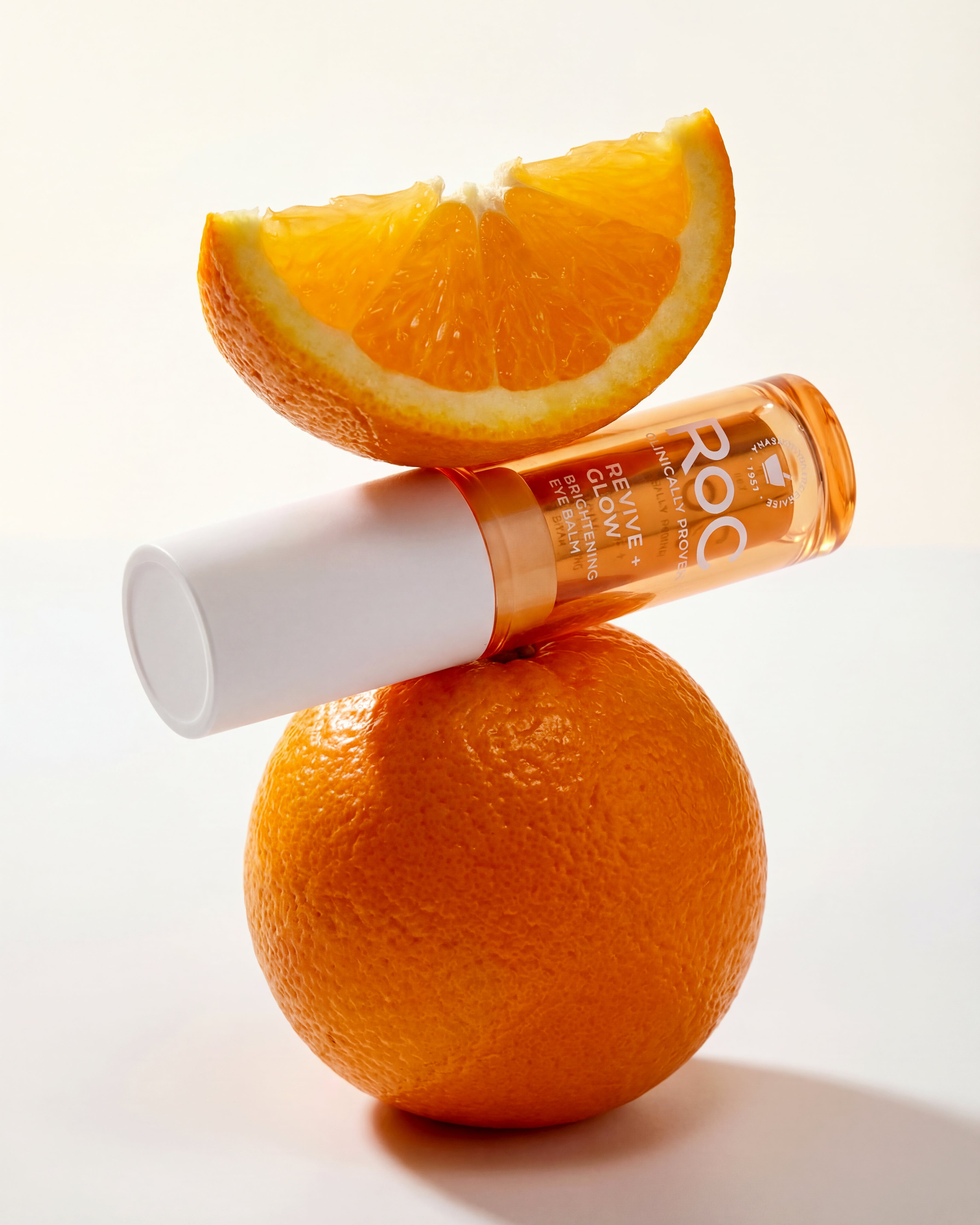 La fórmula combina vitamina C estabilizada con péptidos y antioxidantes | RoC