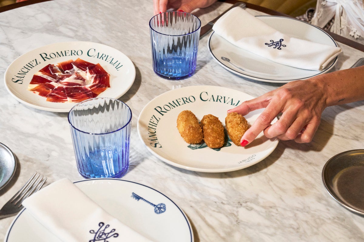 Casa Vega es una de las paradas de esta ruta que invita a descubrir Madrid a través del tapeo.