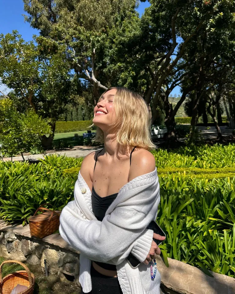 Gigi Hadid confirma que los cortes con un acabado más relajado seguirán siendo una de las grandes apuestas de la temporada | @gigihadid