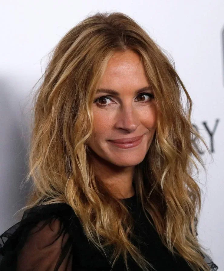 Las ondas suaves y el movimiento siguen siendo dos de los grandes aliados de las melenas largas. Julia Roberts lo lleva demostrando desde hace años | Getty Images