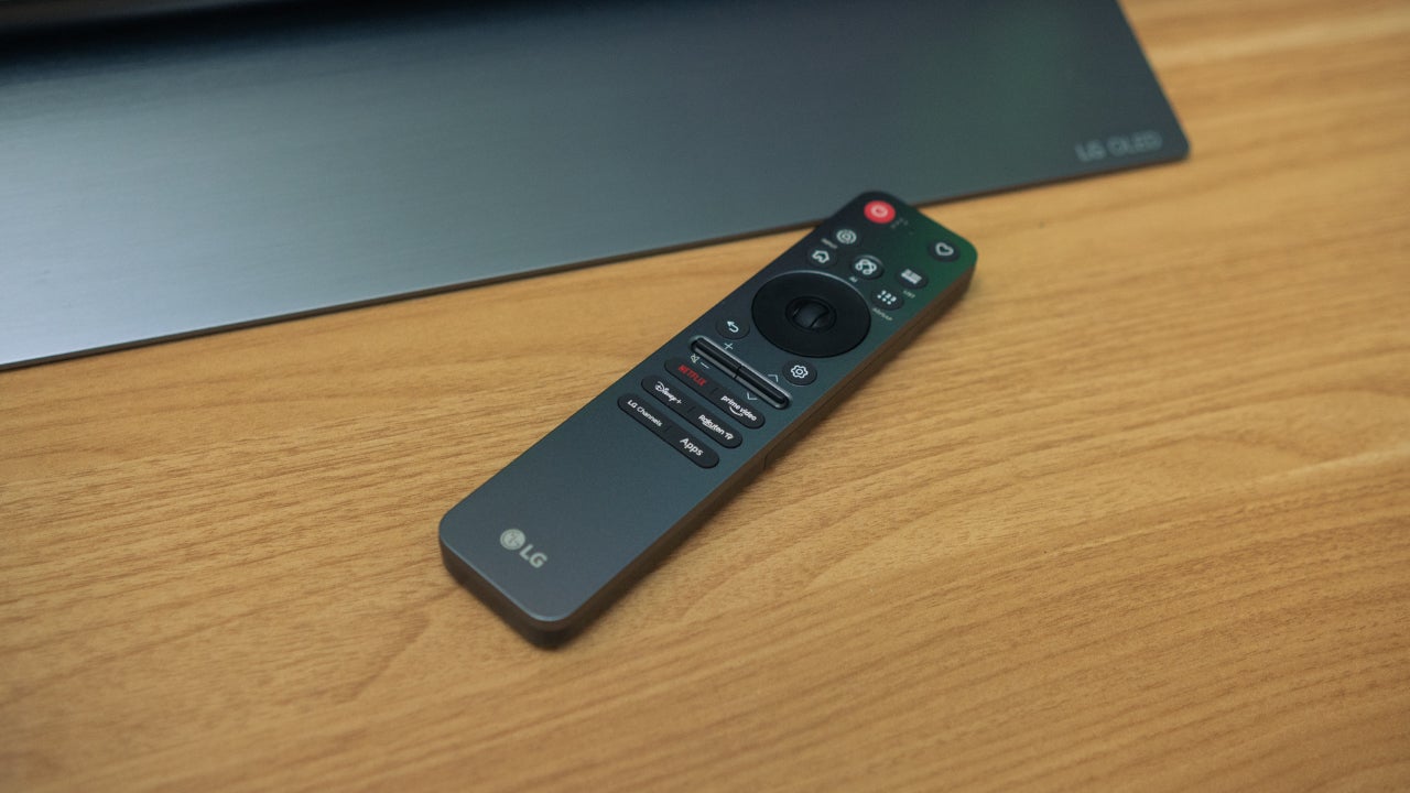 Solo LG vende televisiones con mandos que también pueden funcionar como punteros inalámbricos / Fotografía de Elisa Piñón