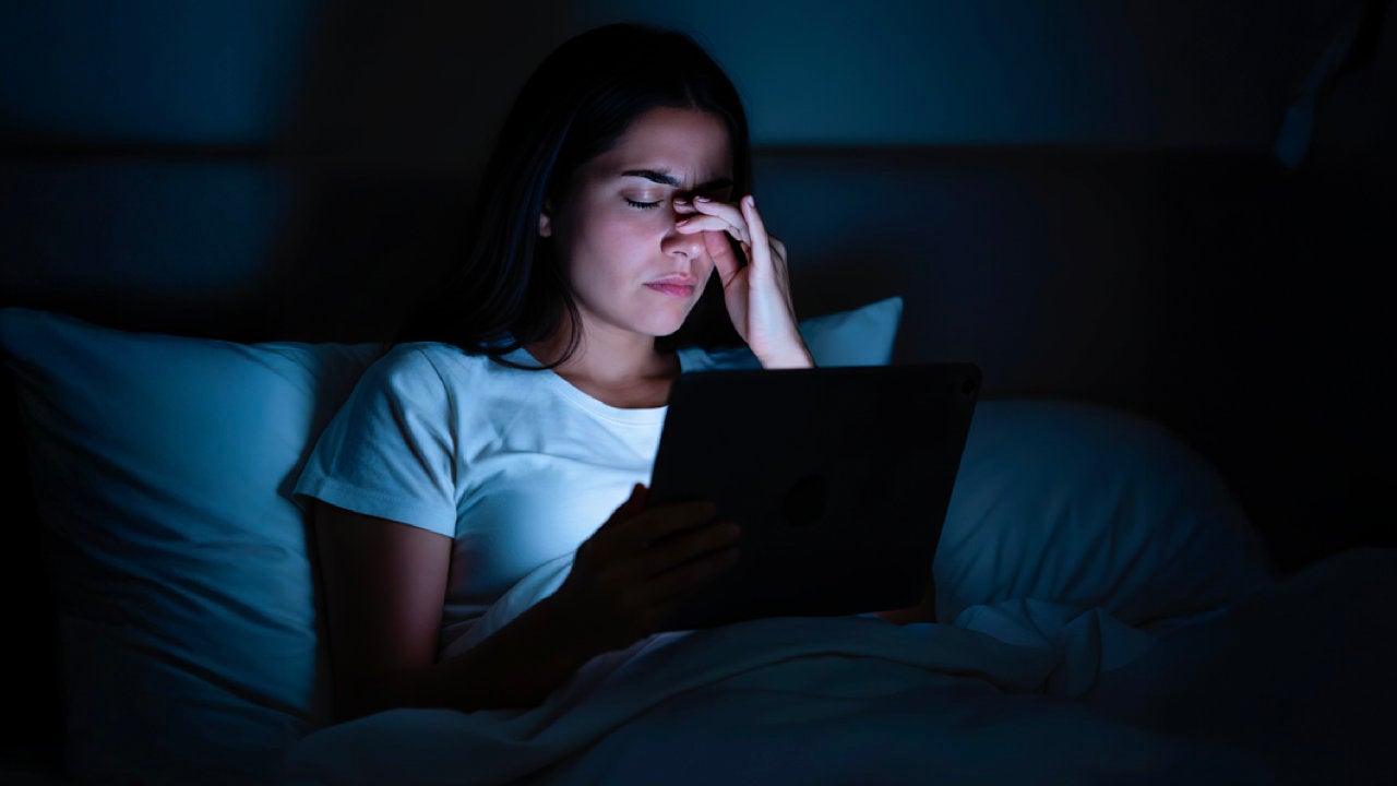 Los expertos instan a no usar luz fuerte por la noche: glaucoma, cataratas y degeneración ocular