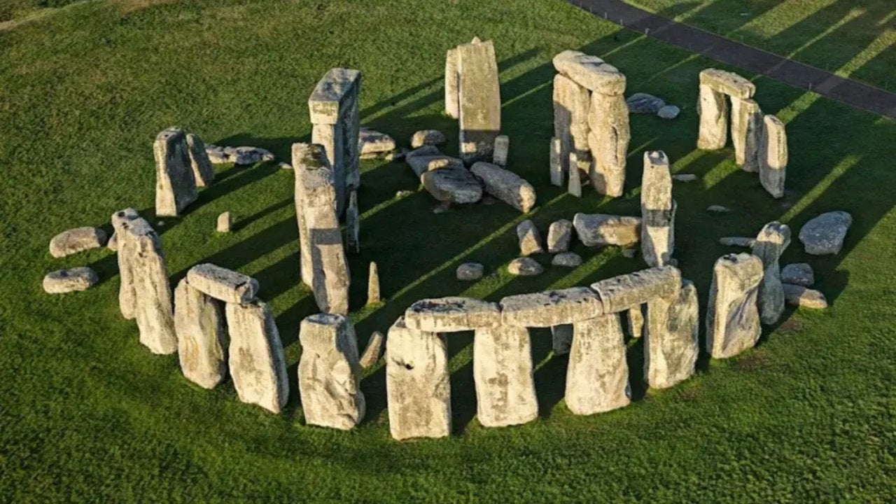 La piedra del altar de Stonehenge pesa seis toneladas