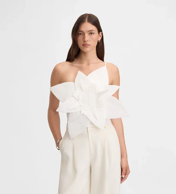 Top corsetero con maxi flor en relieve (260 €) | Simorra