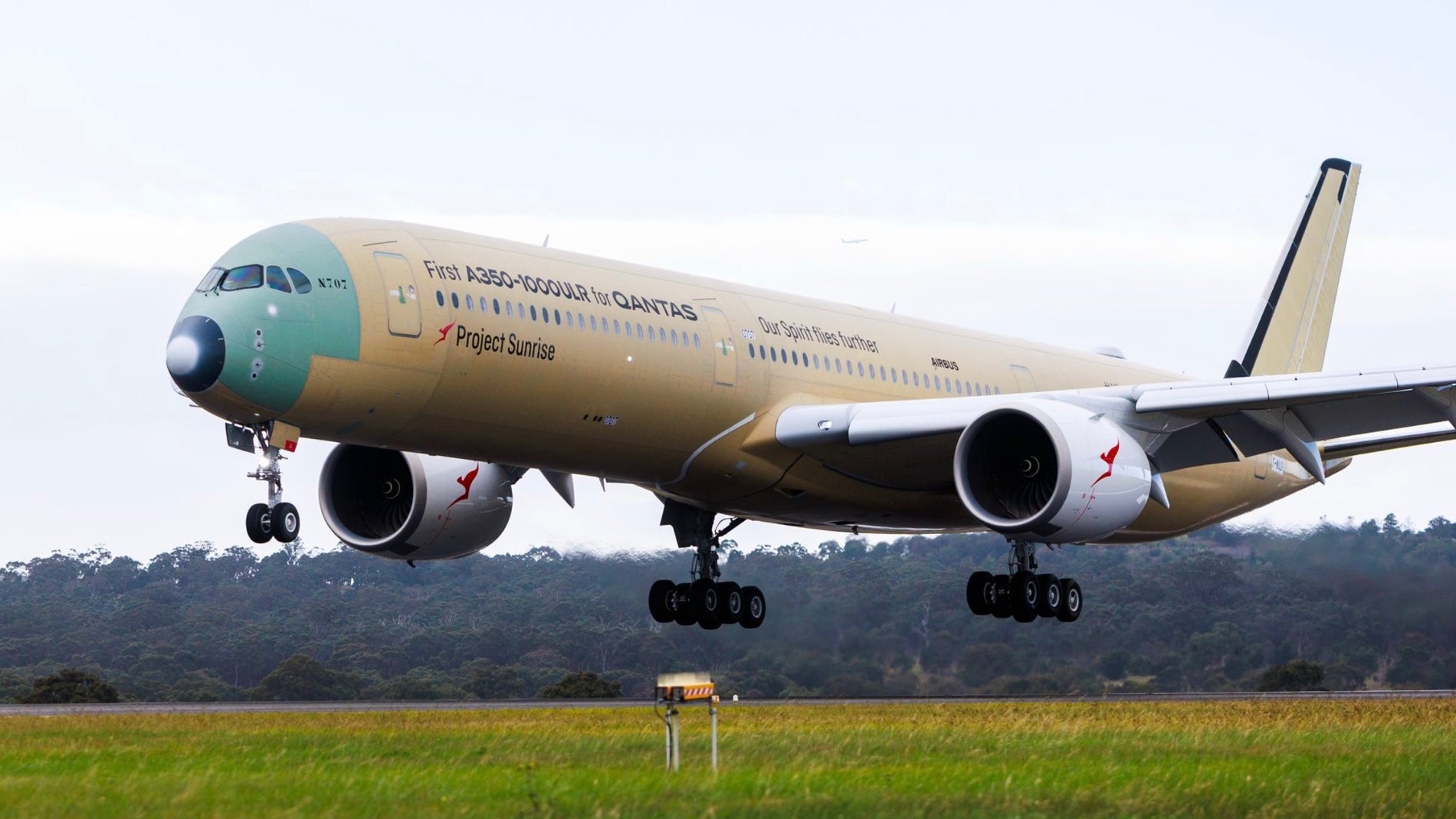 Por qué más de 65.000 personas están siguiendo la trayectoria de este avión en tiempo real a través de Internet