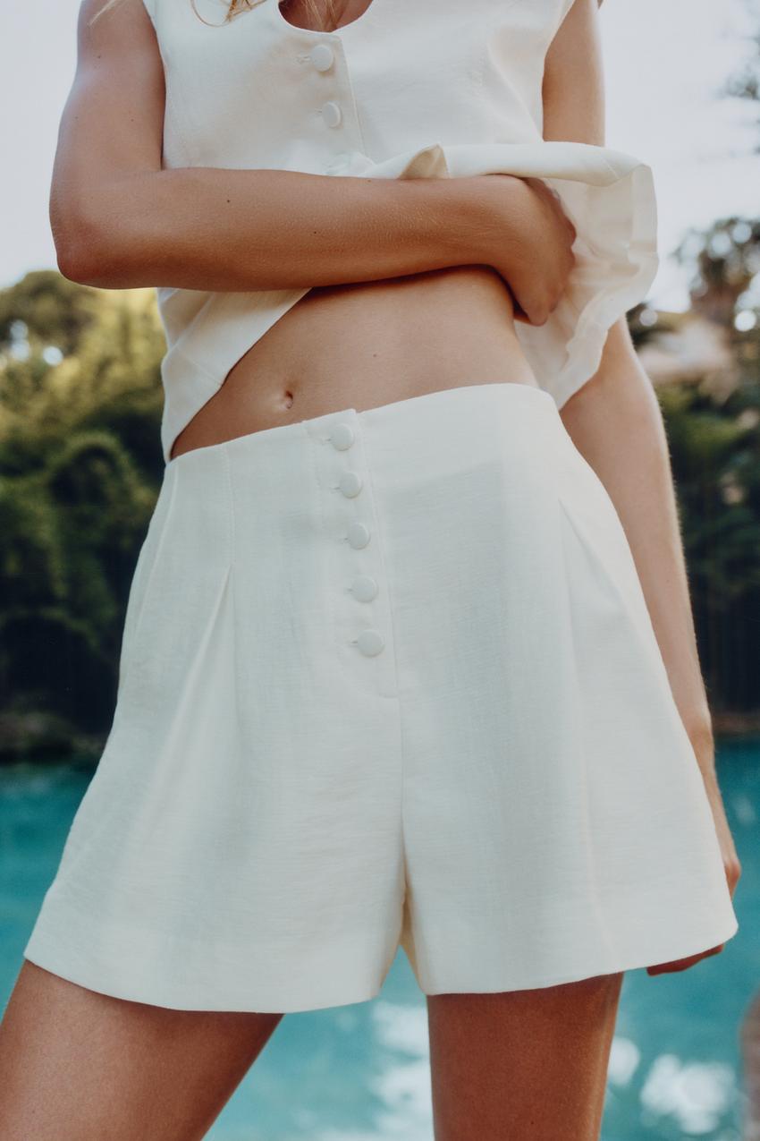 Bermuda botones forrados (25,95 €) | Zara