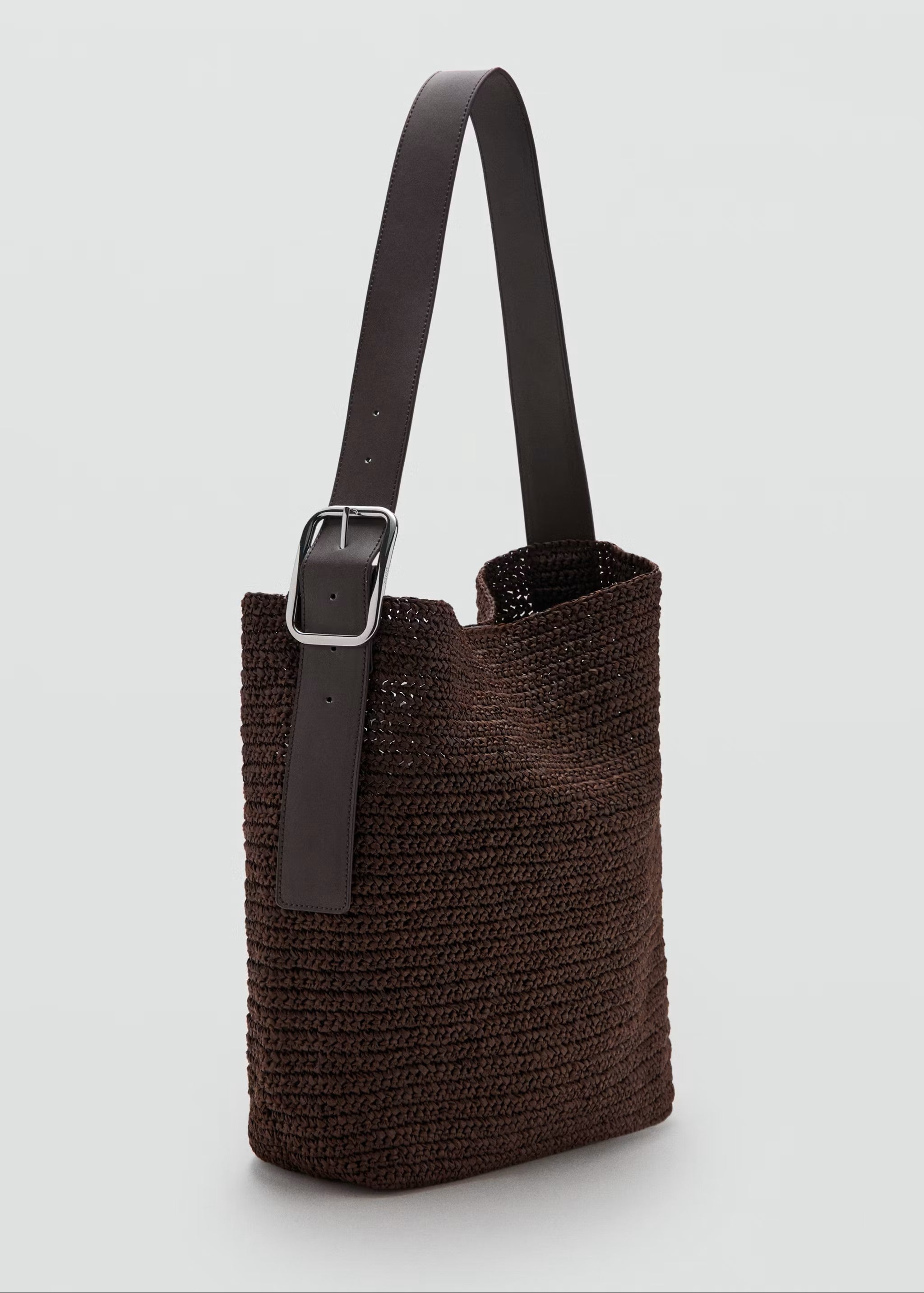 Bolso shopper fibra natural detalle hebilla (antes: 49,99 €; ahora: 35,99 €) | Mango