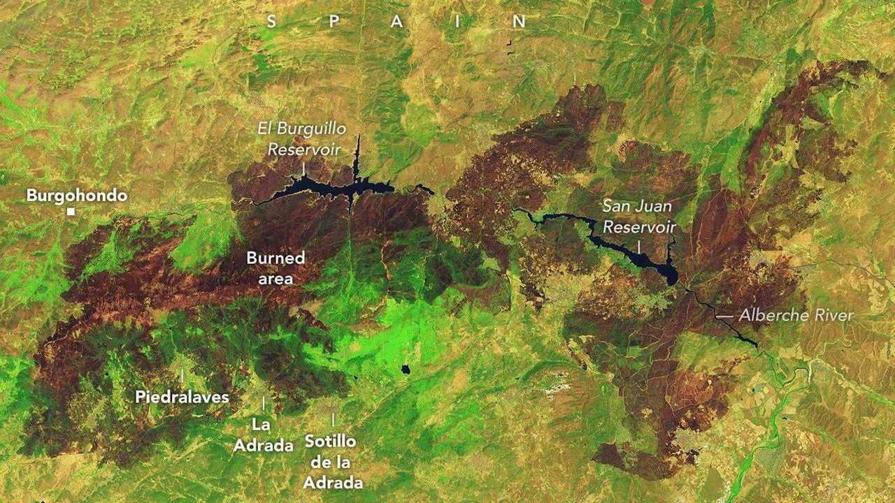 Imagen captada por un satélite de la NASA que muestra una gran cicatriz provocada por los incendios