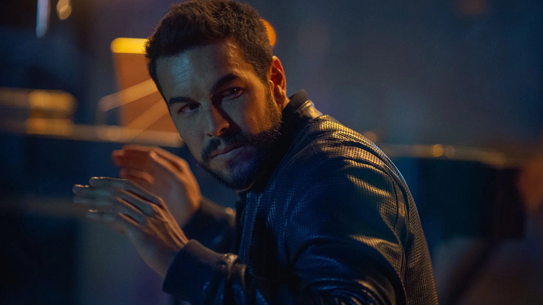 Mario Casas protagoniza este thriller español que combina misterio, drama y giros constantes