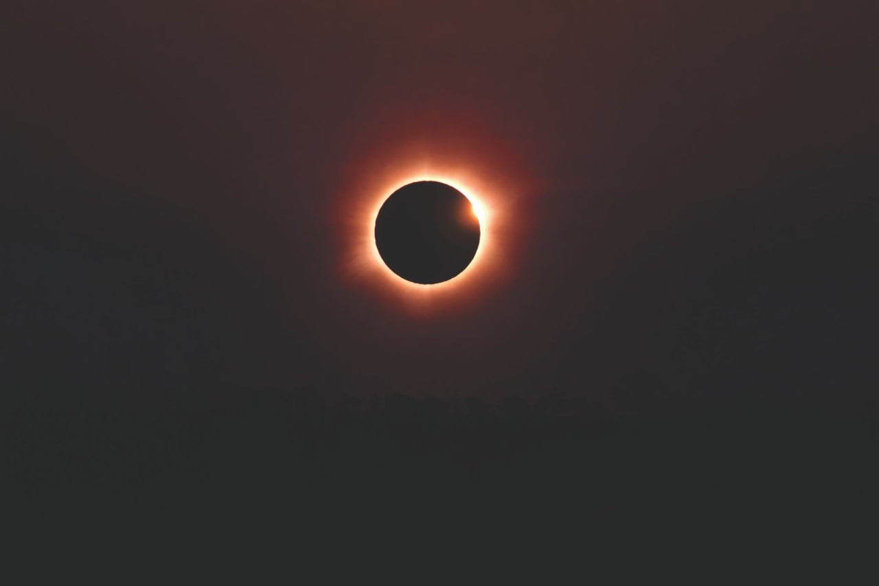 José Luis Crespo, físico: «Vamos a tener tres eclipses solares seguidos, dos totales y uno anular»