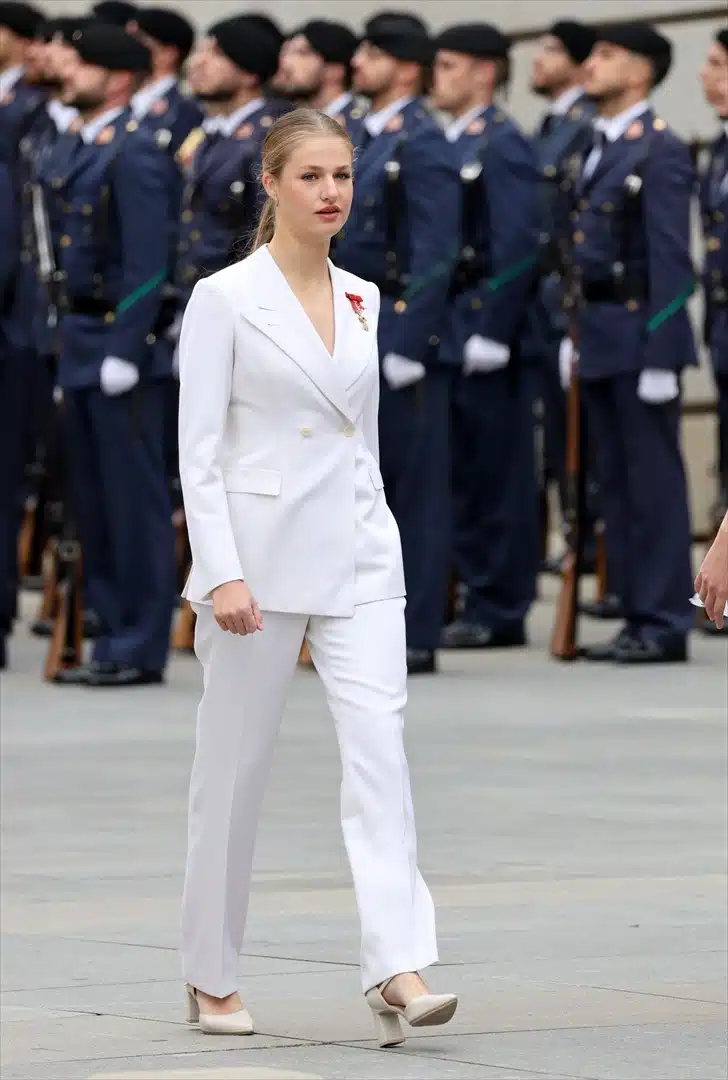 Leonor vistió un traje blanco de Sastrería Serna en la jura de la Constitución | Europa Press