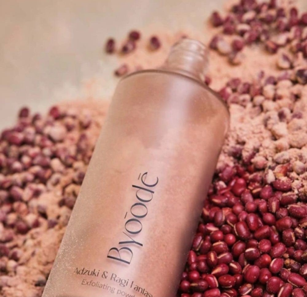 Adzuki & Ragi Fantasy Exfoliante en Polvo de Byoode (39 €) | Mumona