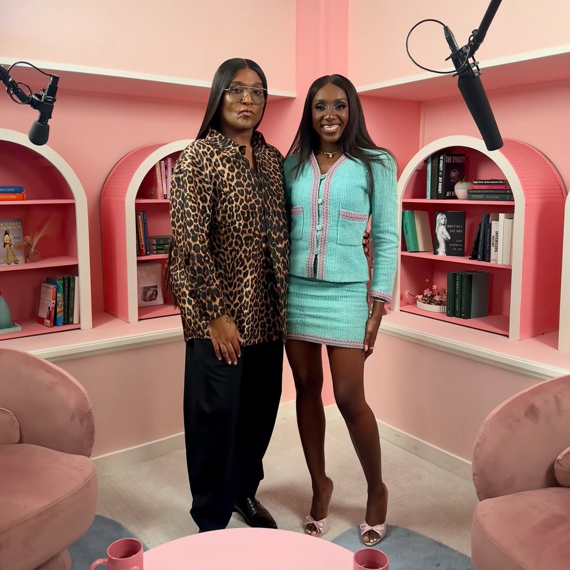 Law Roach junto a la cómica y presentadora estadounidense Ziwe | @ziwe