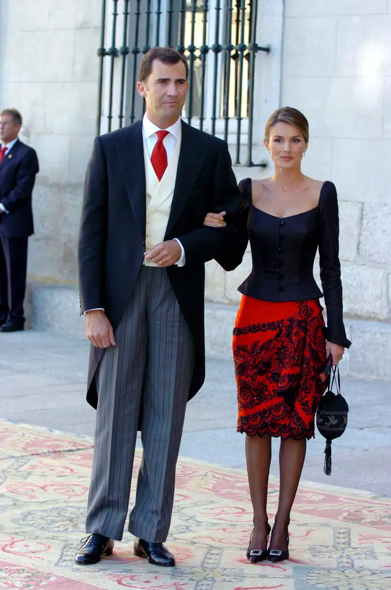 Letizia con el conjunto de inspiración goyesca de Lorenzo Caprile en la boda de Beltrán Gómez-Acebo y Laura Ponte | GTRES