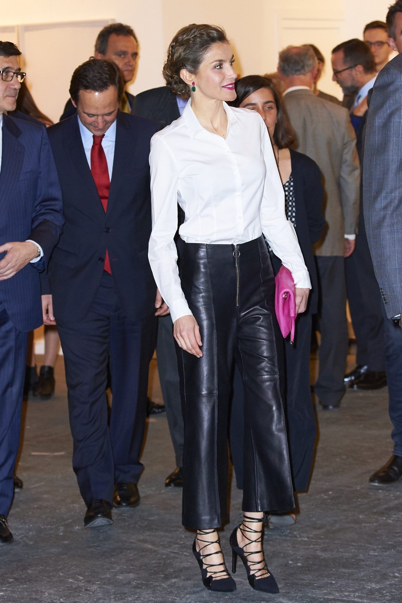 Los culottes de cuero de Uterqüe protagonizaron el look de Letizia en ARCO 2016 | Cordon Press