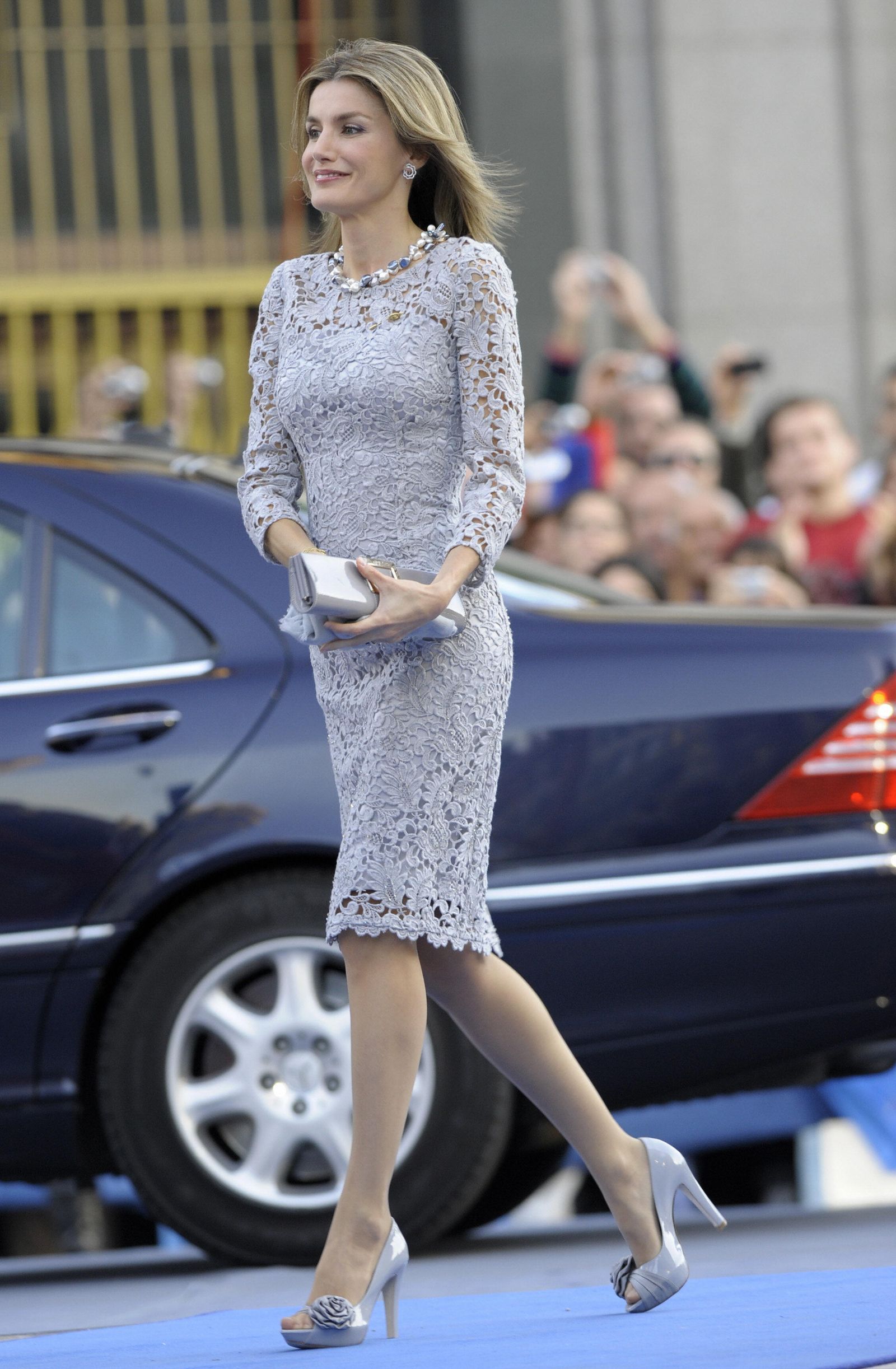 El encaje gris de Felipe Varela marcó uno de los looks de Letizia en los Premios Príncipe de Asturias de 2008 | GTRES