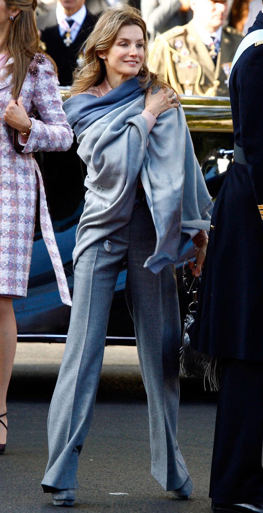 Letizia eligió pantalones grises de Felipe Varela para la Fiesta Nacional de 2010 | GTRES