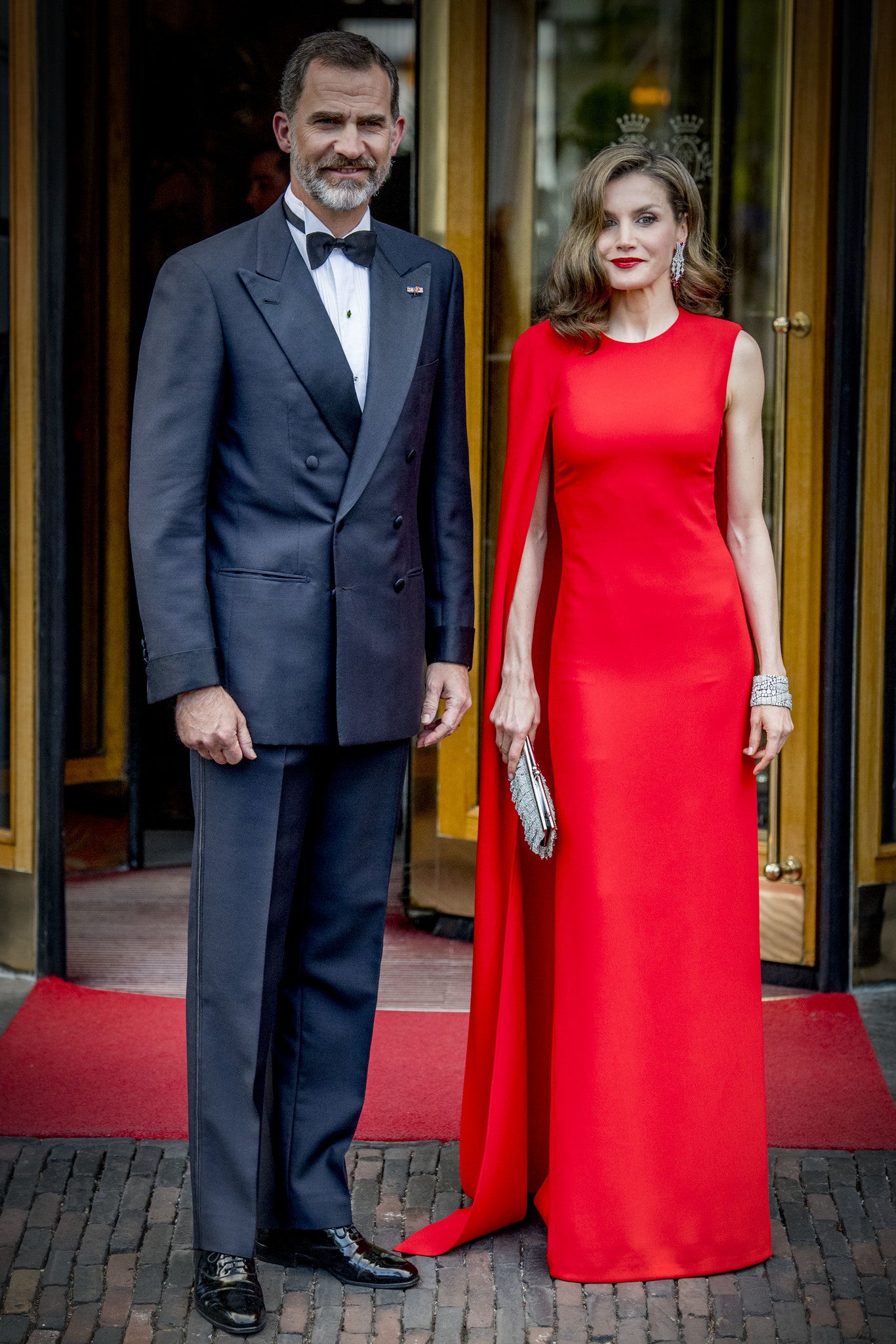 Letizia con el vestido rojo asimétrico de Stella McCartney que eligió para una cena de gala en 2017 | Getty Images