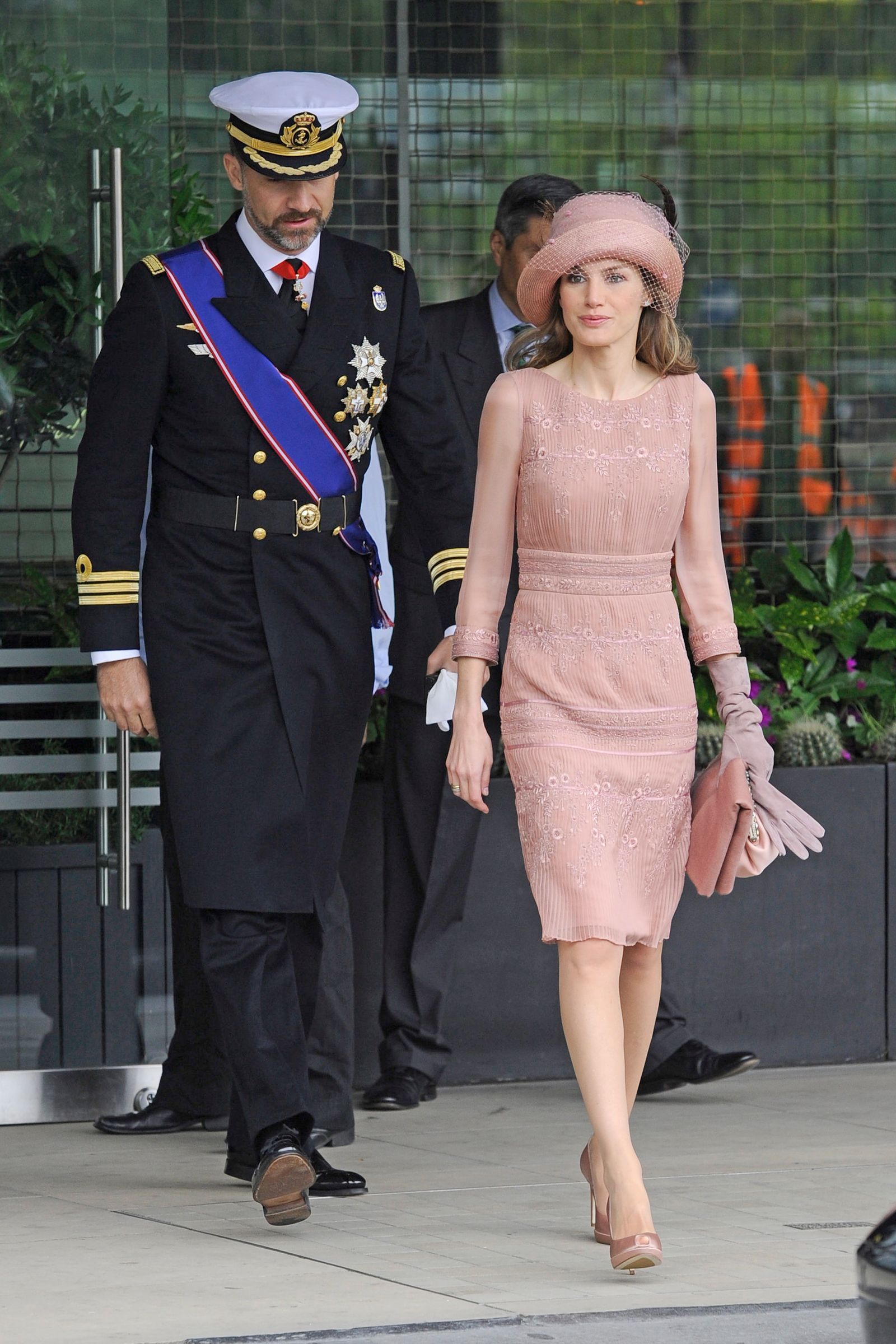Letizia con vestido rosa empolvado de Felipe Varela en la boda de Guillermo y Kate | GTRES