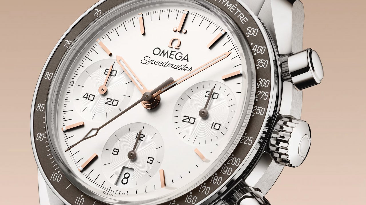 Esfera clara del Omega Speedmaster en su nueva versión de 38 mm