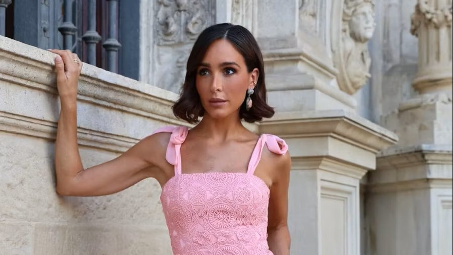 Rocío Osorno con un diseño rosa de su propia firma