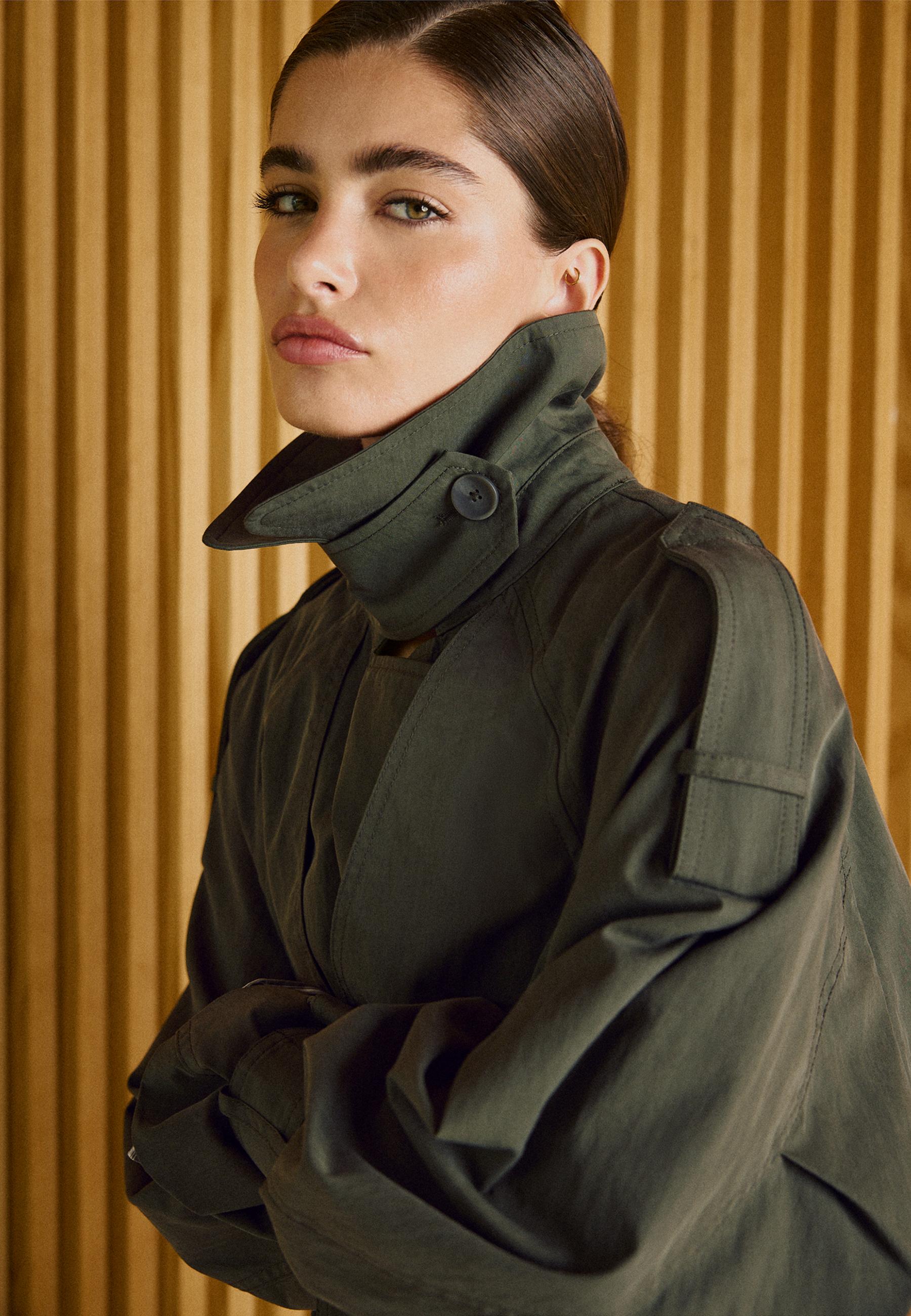 El cuello puede llevarse alzado para protegernos mejor del viento | Stradivarius