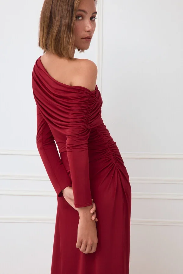 Vestido asimétrico drapeado (289 €) | TFP by Tamara Falcó