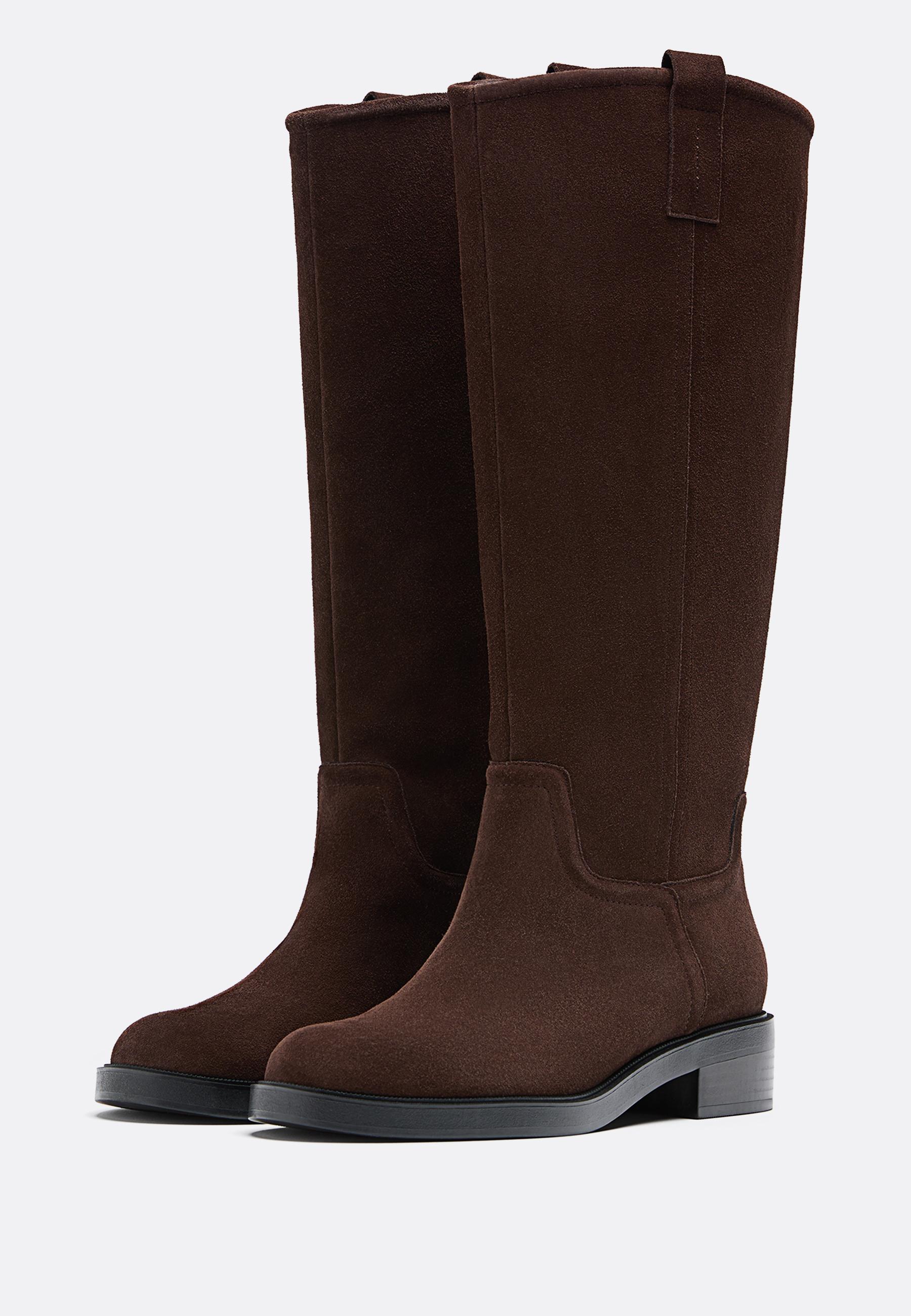 Botas planas hípicas de piel (41,99 €) | Stradivarius