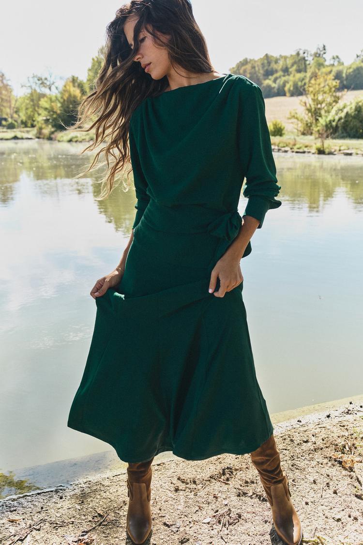 La blusa y la falda de Zara crean juntas el efecto de un vestido | Zara