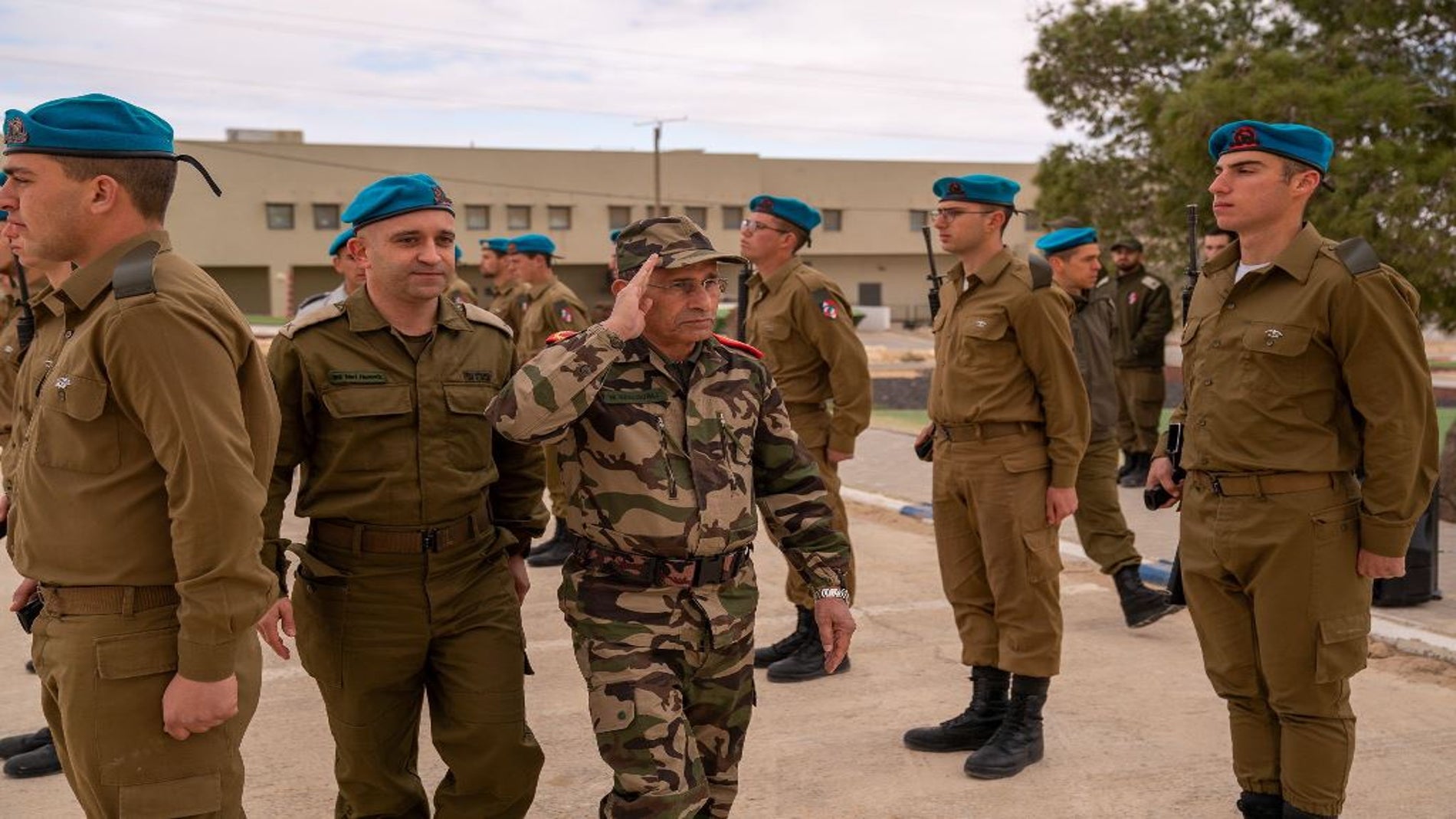 Visita del comandante de la artillería marroquí a Israel